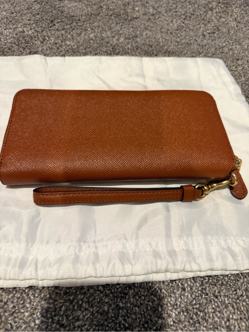 Coach Brown Leather Zip Wallet with Gold Hardware - Picture 2 of 3